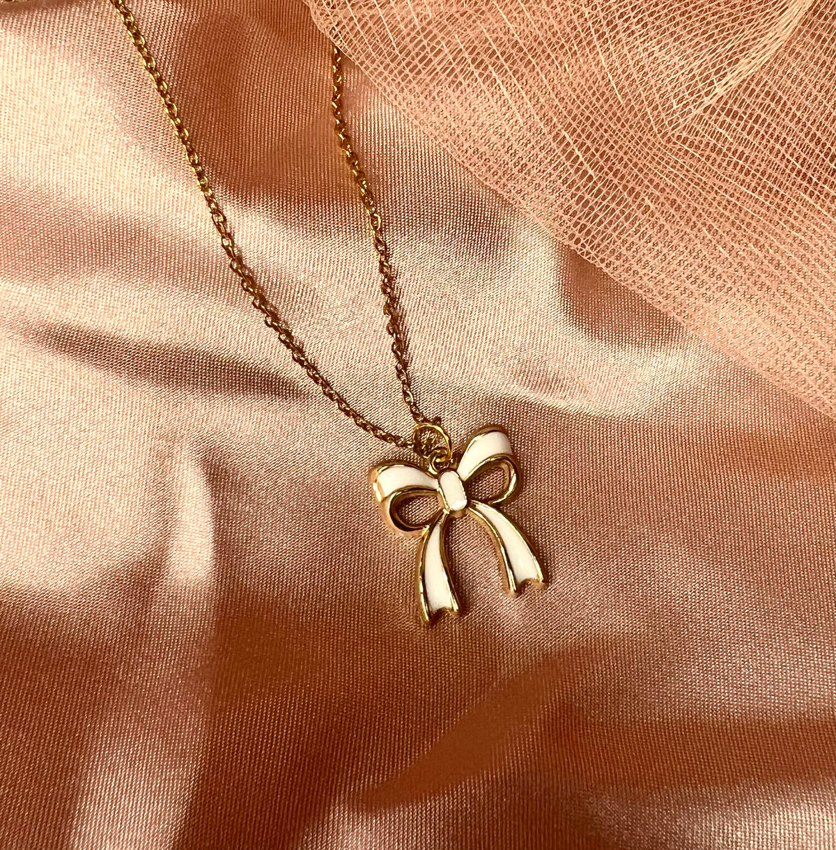 Cute bow pendant