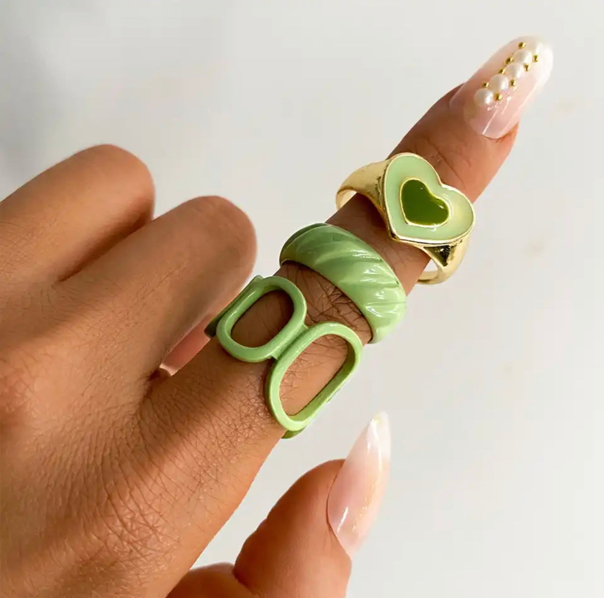 Green heart rings set