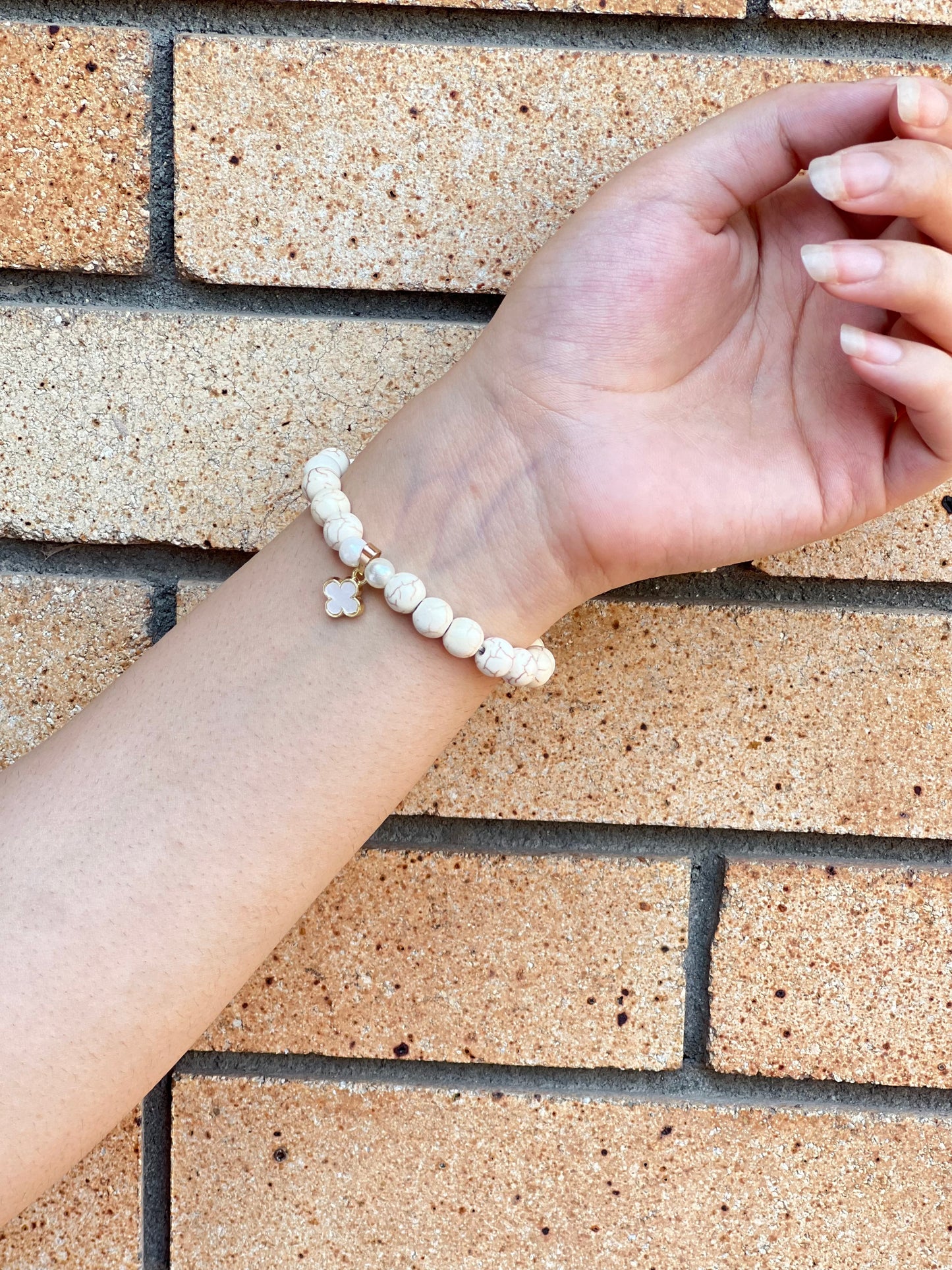 Clover white stone bracelet