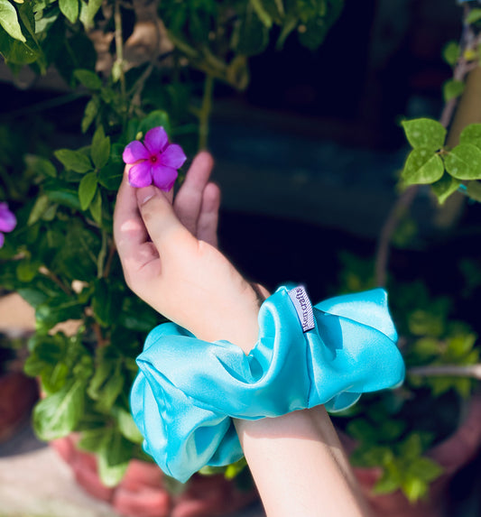 Sky blue XL Scrunchy