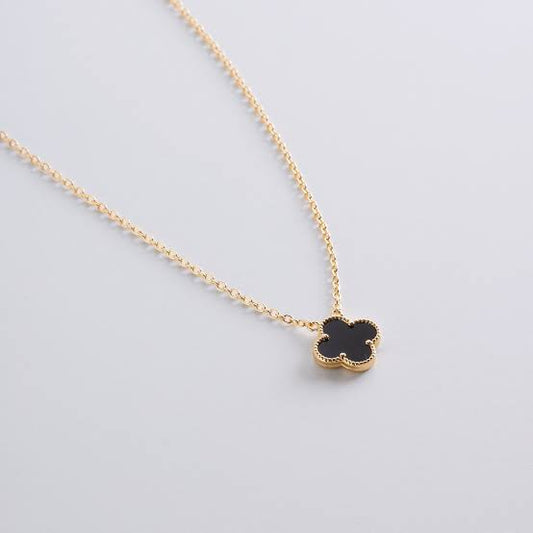 Clover pendant necklace